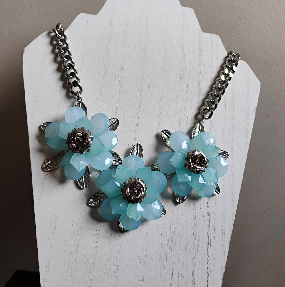 Beautiful Silver Tone Pale Aqua Floral Statement Necklace